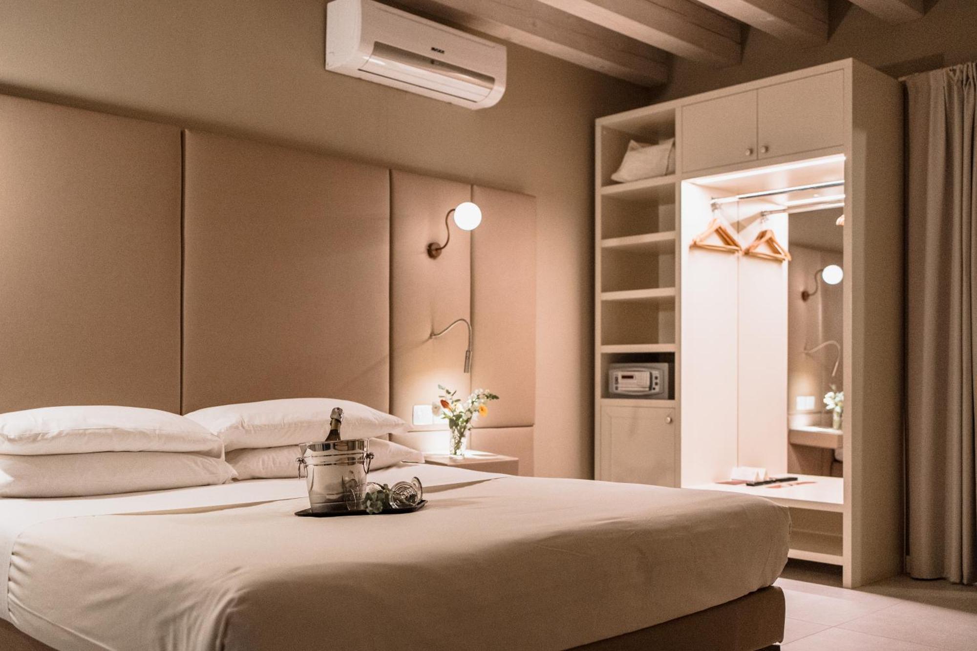 Le Greghe Suites Lazise Esterno foto